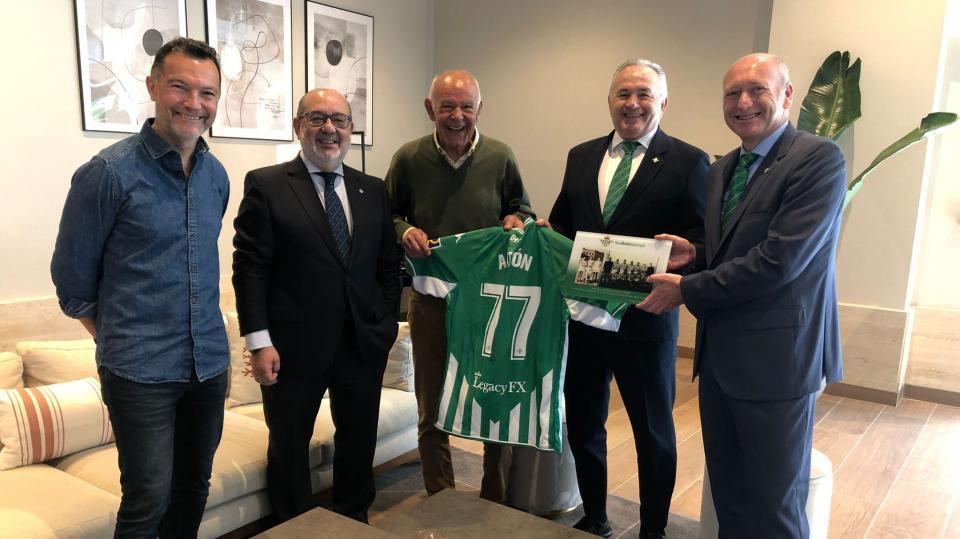 Homenaje del Real Betis a Antón