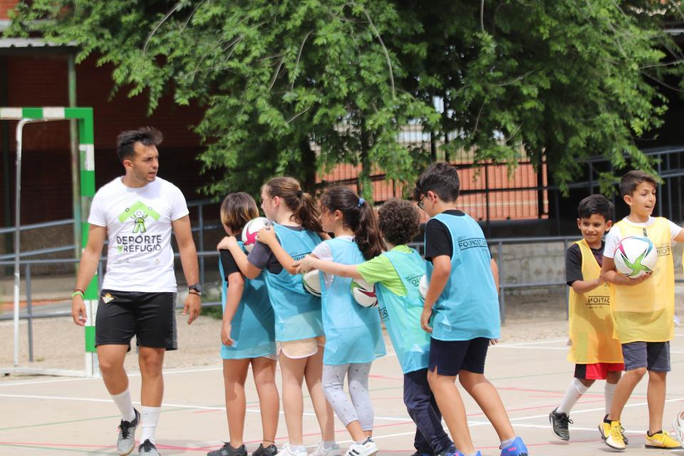 La Fundación Real Betis Balompié, CEAR y Fútbol Más ponen en marcha el Proyecto Deporte por Refugio 