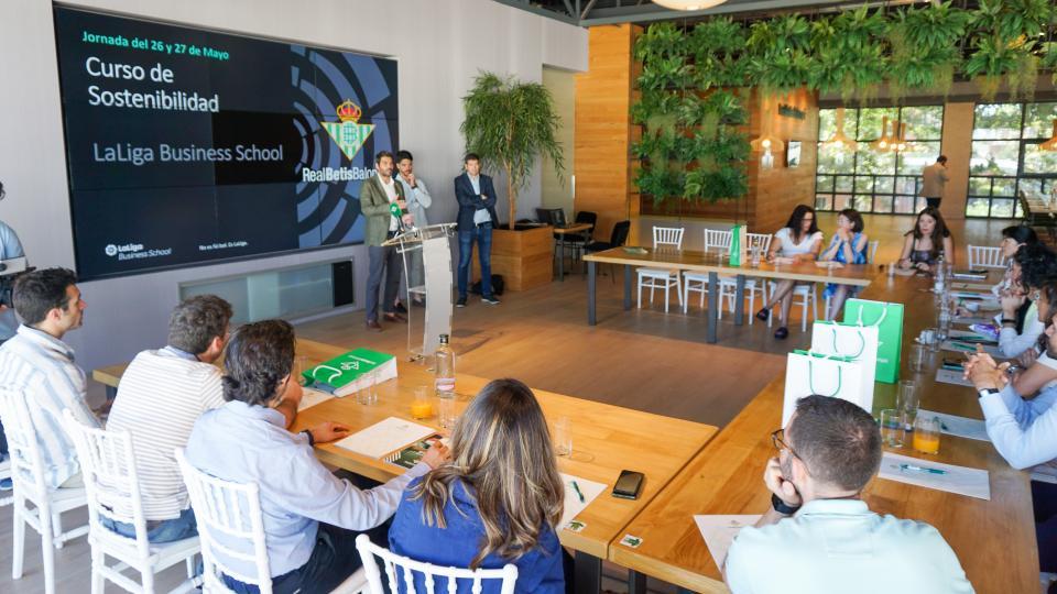 El Real Betis Balompié acoge el Curso de Sostenibilidad de LaLiga