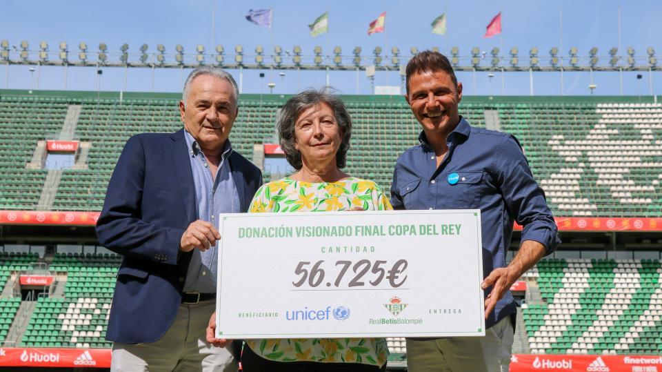 El Real Betis Balompié entrega a UNICEF la recaudación del visionado de la final de la Copa del Rey en el Benito Villamarín
