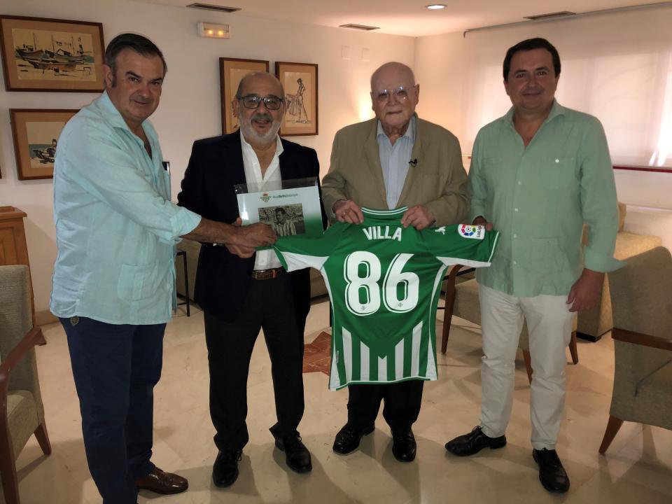 Homenaje del Real Betis a Diego de la Villa