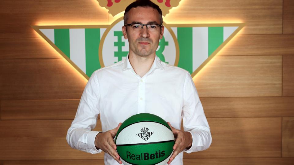Asier Alonso renueva con el Coosur Real Betis hasta 2025
