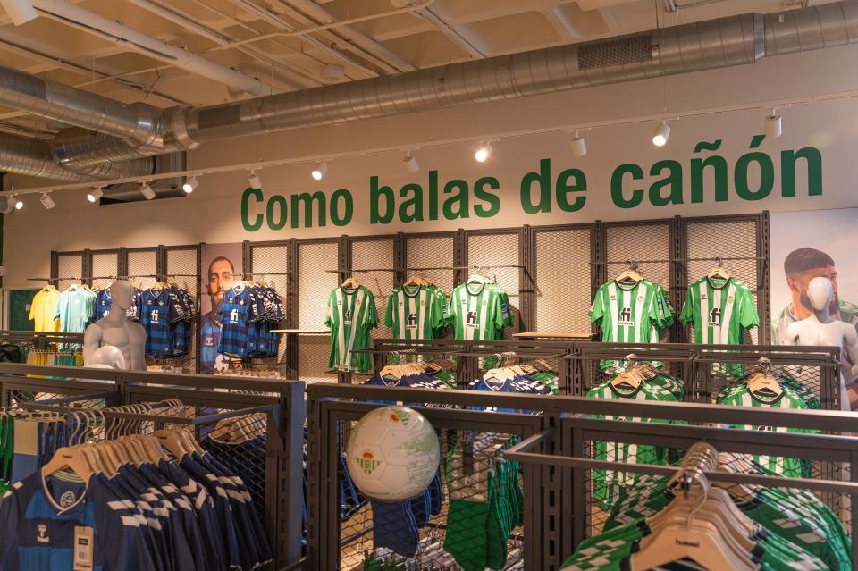 El Real Betis abre mañana la renovada tienda  del Estadio Benito Villamarín