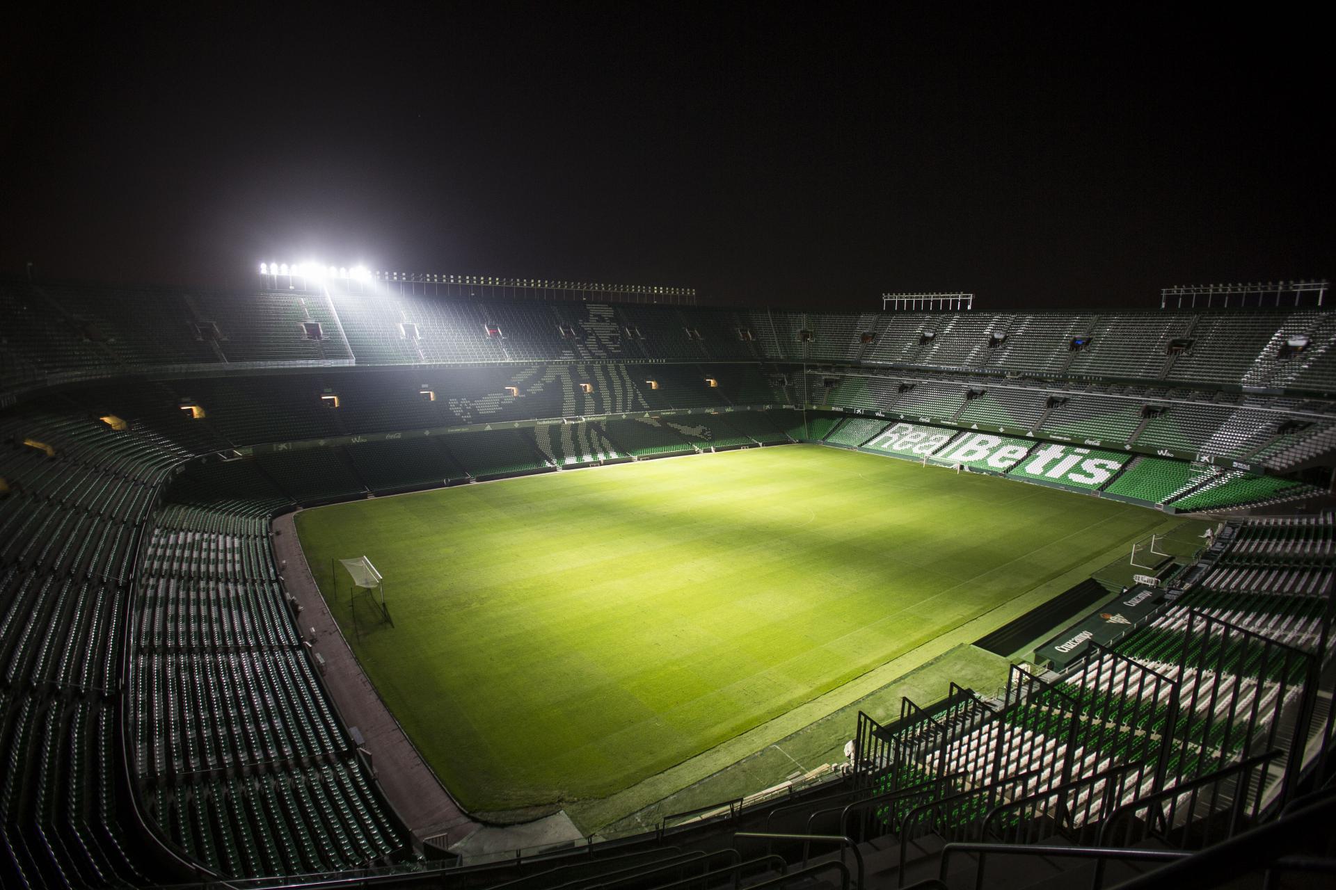 El Estadio Benito Villamarín se suma a la Noche en Blanco
