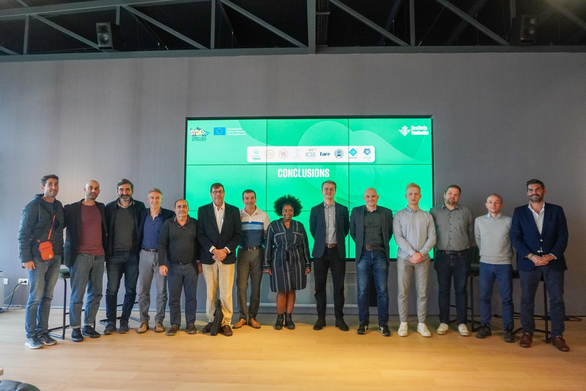 La Ciudad Deportiva Luis del Sol ha acogido la clausura del proyecto SIDFOOT, programa liderado por la Fundación Real Betis. 