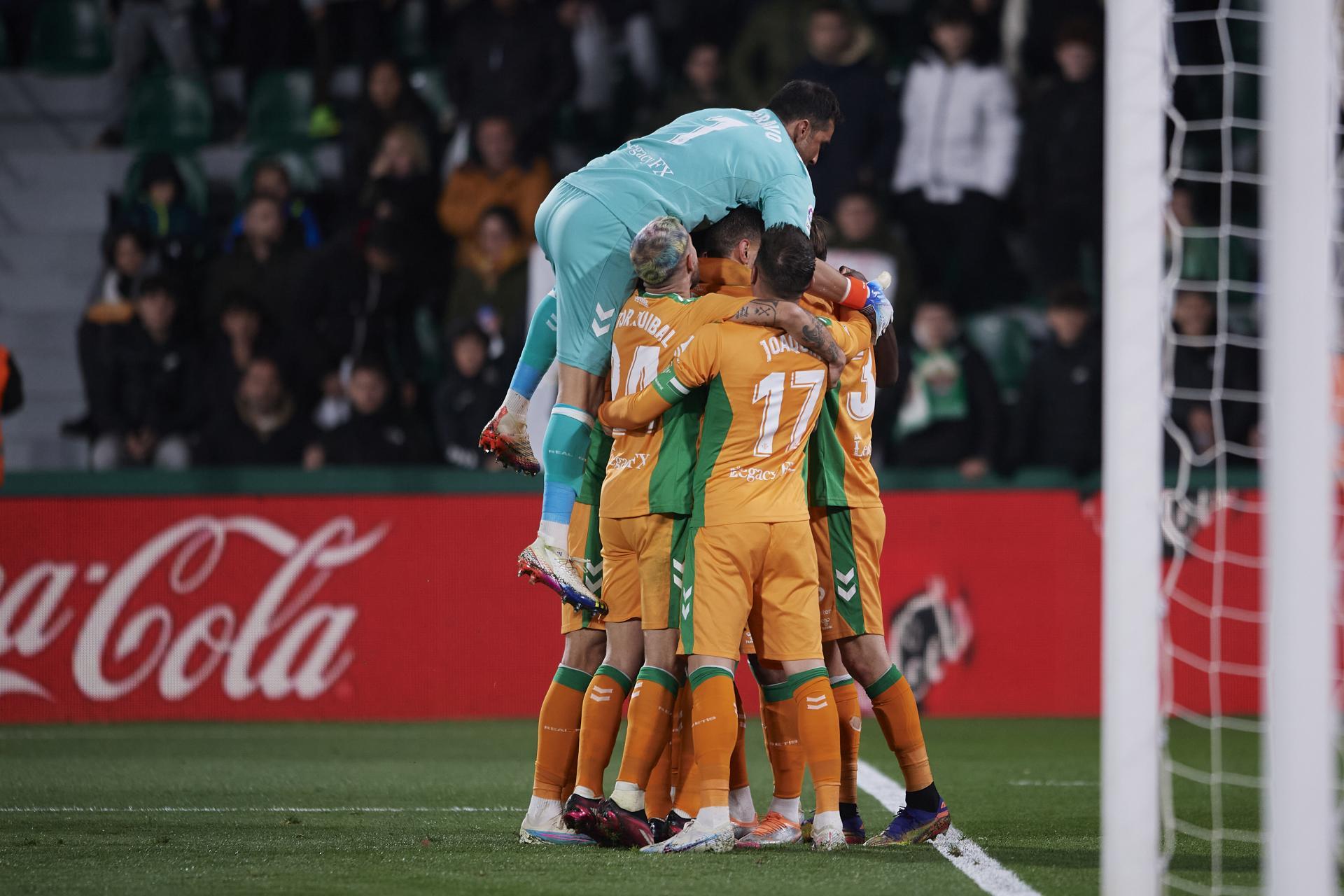 CRÓNICA | El Real Betis vence en Elche (2-3)