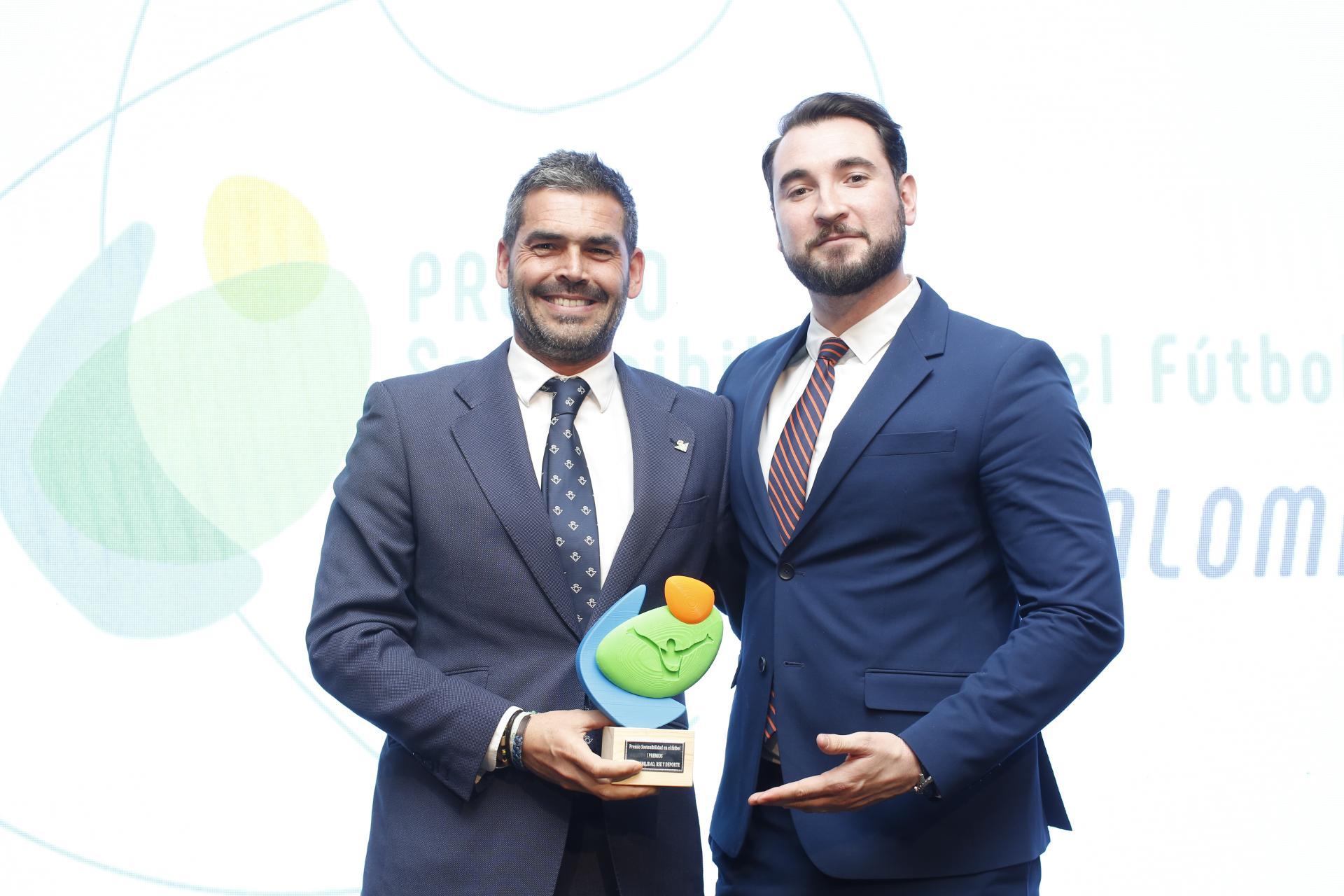 El Real Betis recibe el premio "Sostenibilidad en el Fútbol" en los I Premios Sostenibilidad, RSE y Deporte 