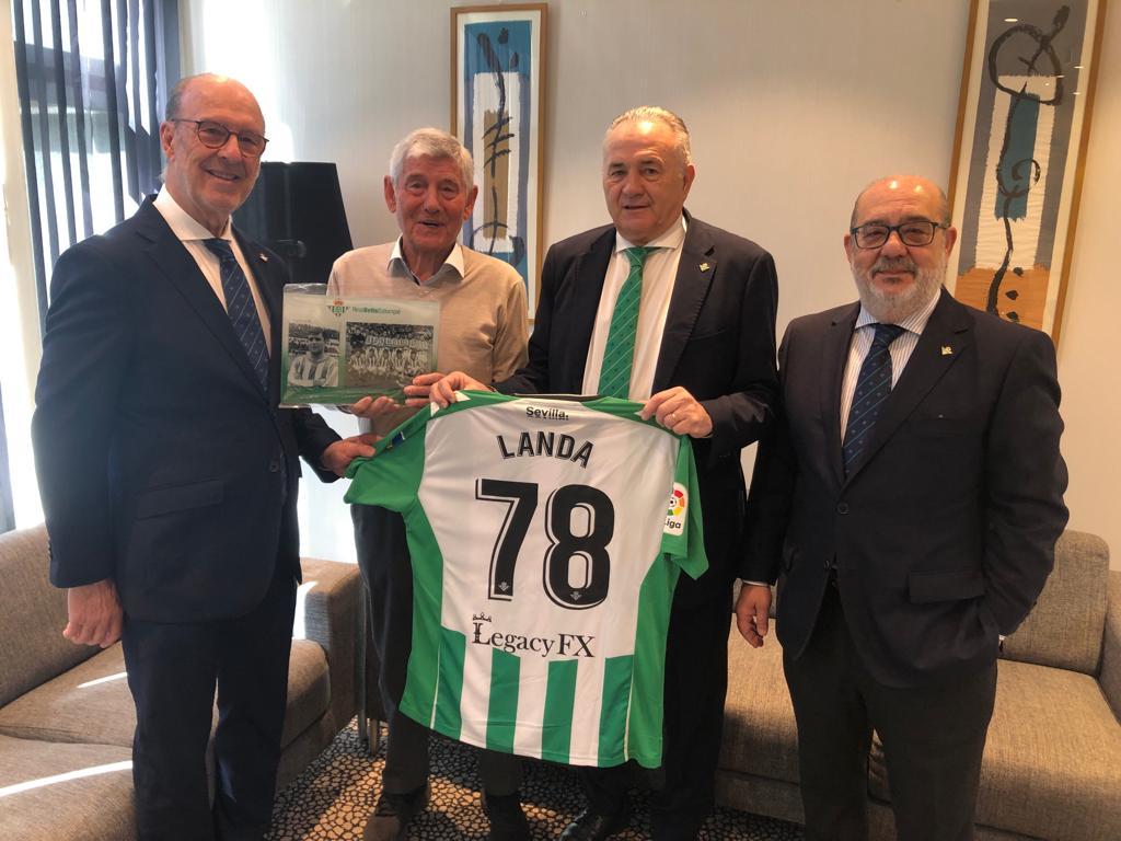 Homenaje del Real Betis a Jesús Landa