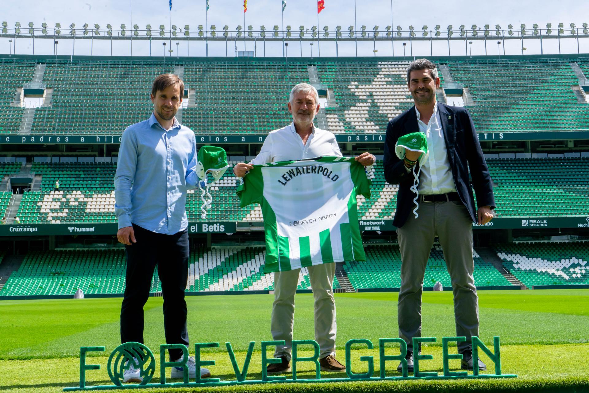 LEWaterpolo se une al Real Betis en la lucha contra el cambio climático 