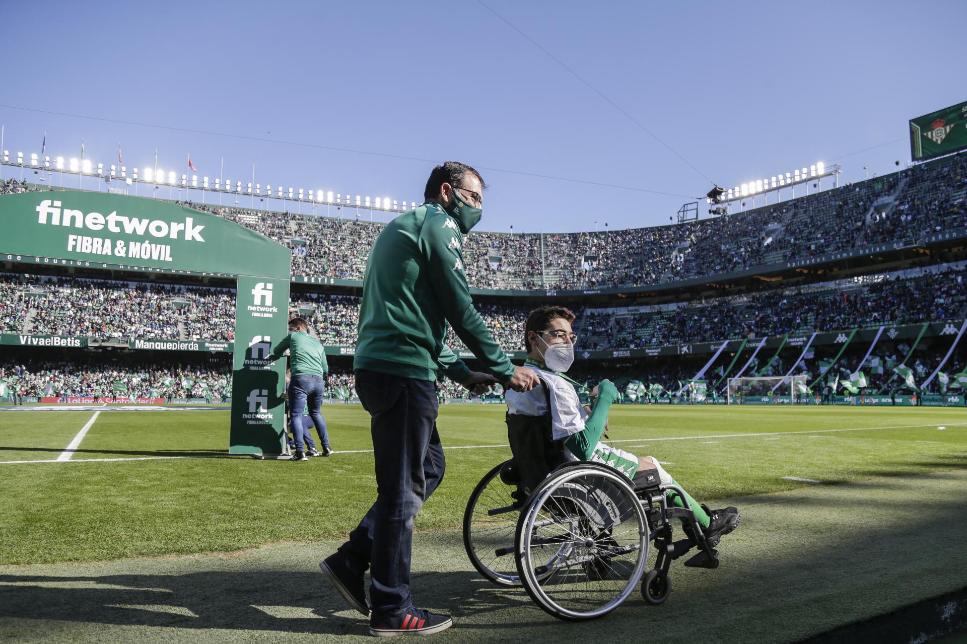 Entrevista a Manuel Morales Coordinador de voluntarios Real Betis - CaixaBank especializados en acompañamiento a personas con movilidad reducida