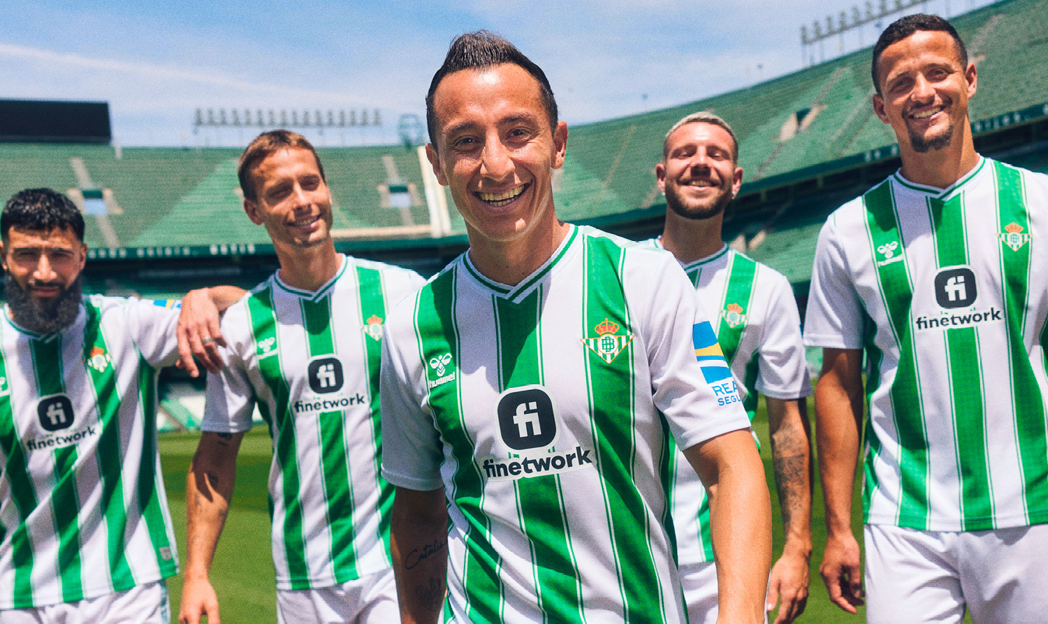 La equipación Hummel del Real Betis para la temporada 2023/24 rinde homenaje a la Plaza Nueva