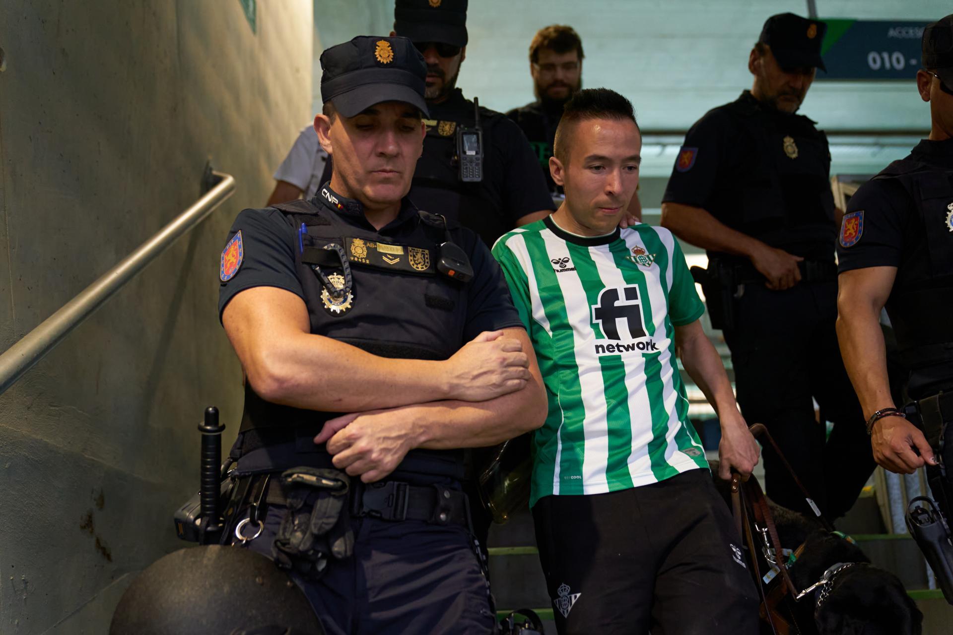 El Real Betis realiza el primer simulacro de evacuación inclusivo de LaLiga 