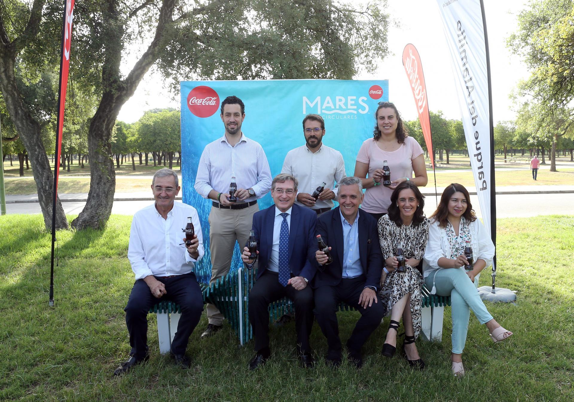 Forever Green presente en la presentación del banco de mares circulares de Coca-Cola fabricado con basura marina