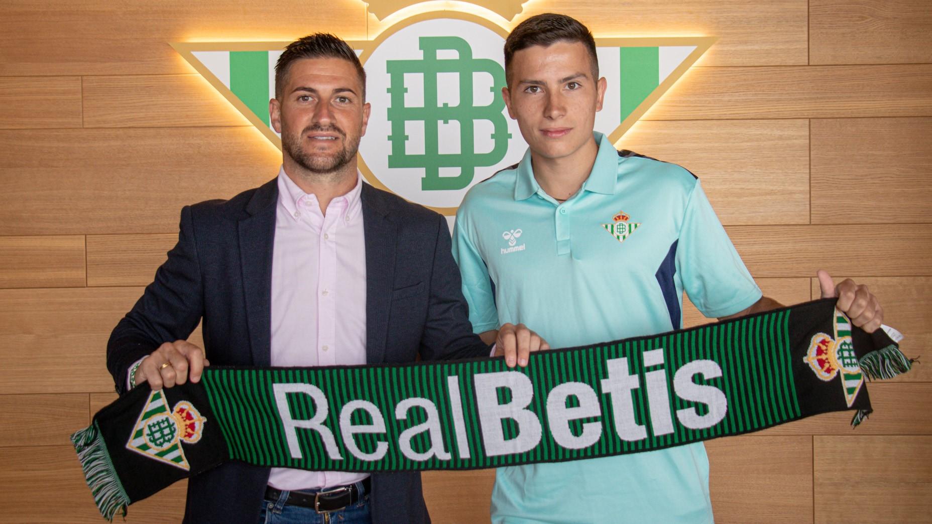 Álex Mendoza, primer refuerzo del filial del Real Betis Futsal hasta 2024