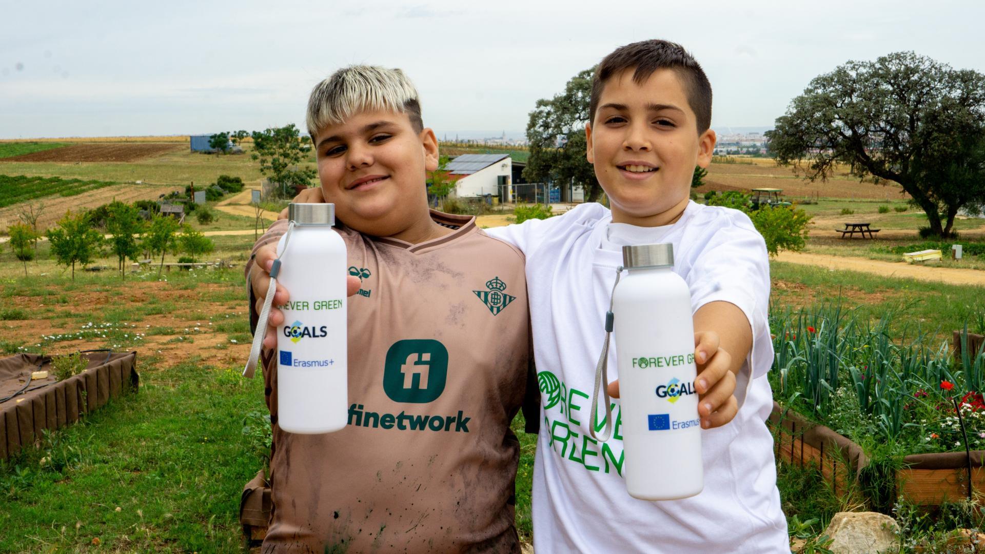 El CEIP Zurbarán cerró el ciclo de visitas al huerto ecológico de la Fundación Real Betis en la temporada 2022/23
