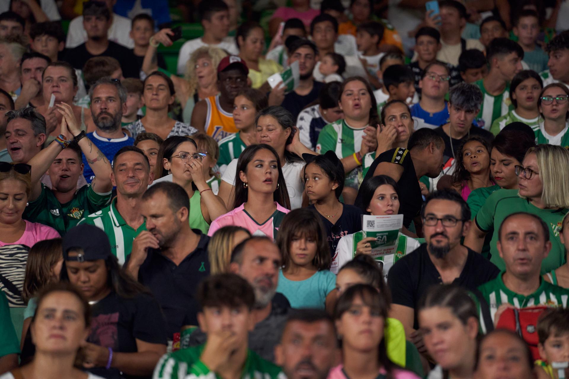 El Real Betis inaugura su Grada Solidaria 