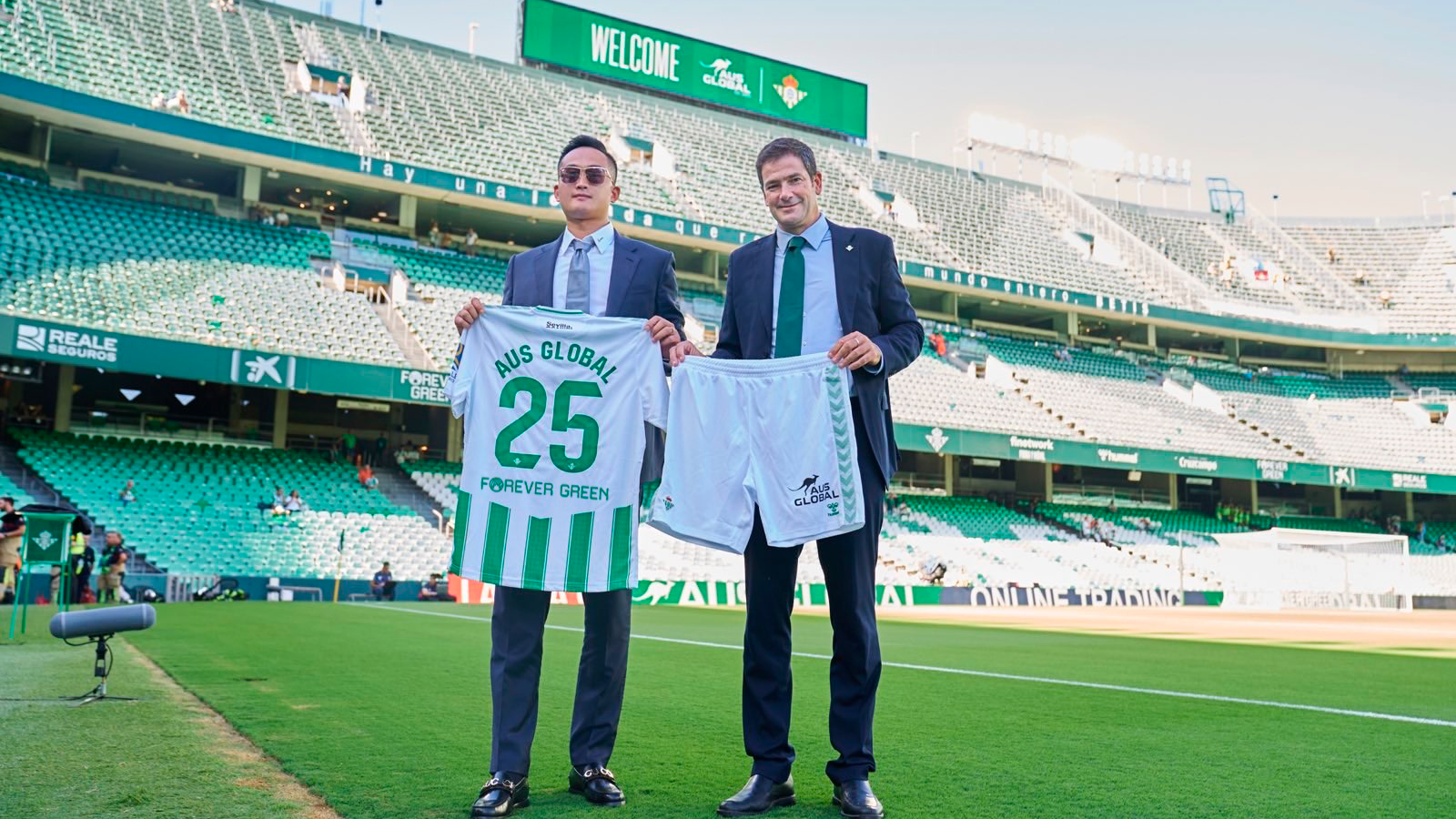 El Real Betis y AUS Global firman un acuerdo de patrocinio hasta 2025
