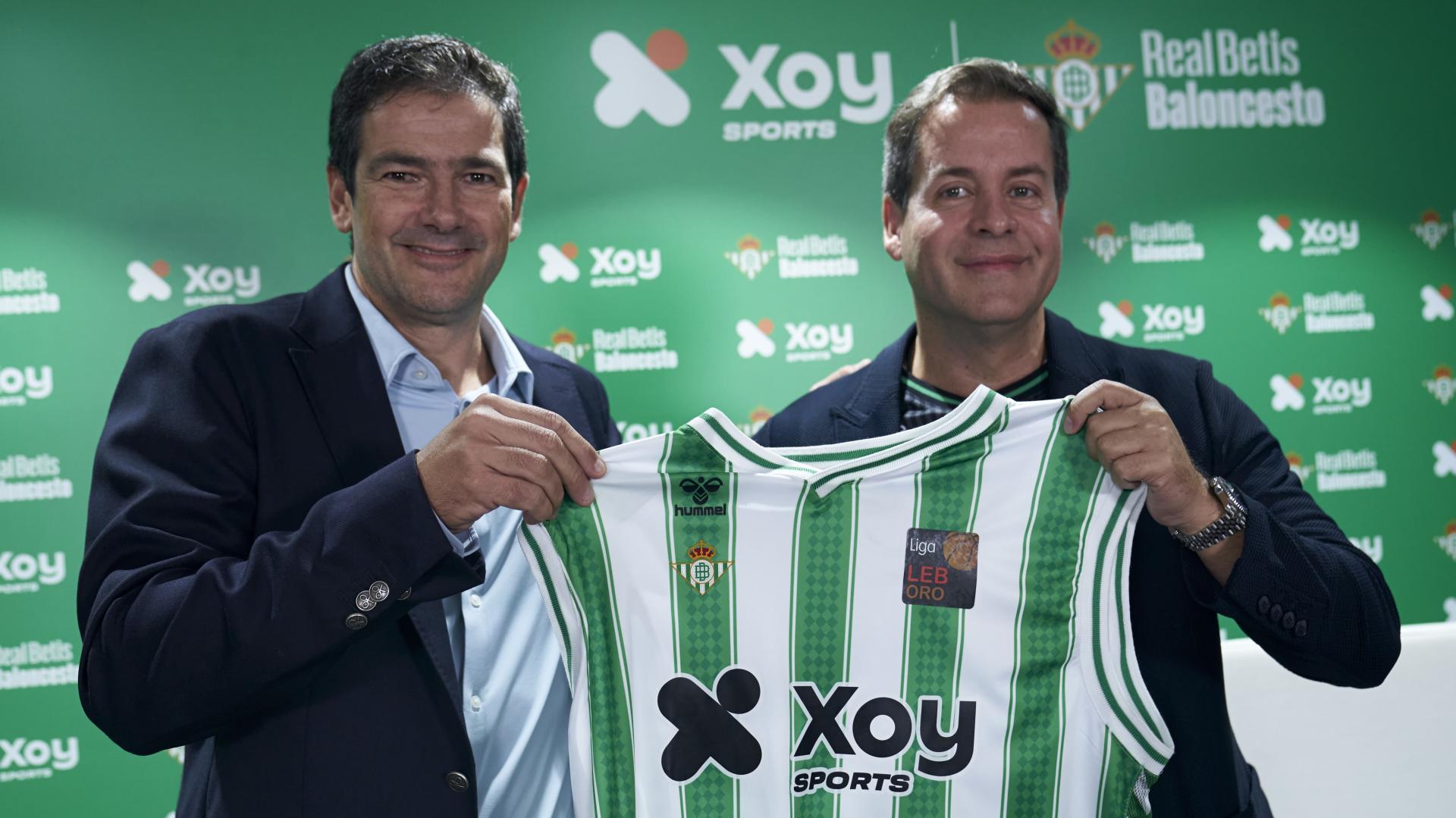 Ramón Alarcón y Carlos Lazo presentan el acuerdo del Real Betis con el Conglomerado Xoy