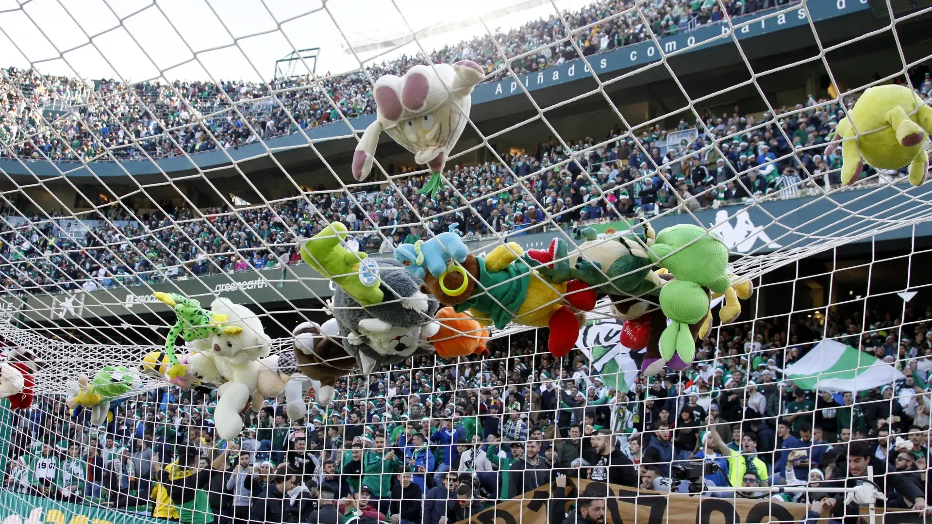 Información relativa a la lluvia de peluches en el partido contra el Real Madrid