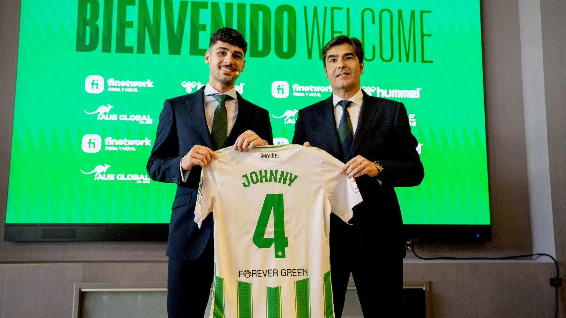 El Real Betis presenta a su última incorporación, el internacional estadounidense Johnny Cardoso