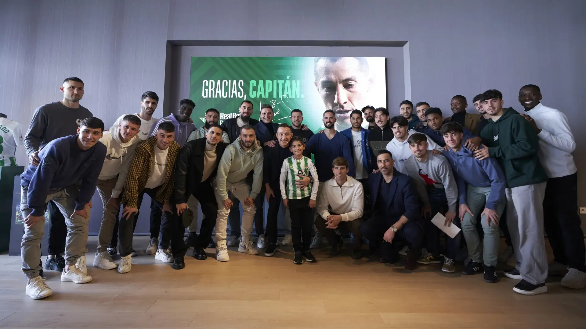 El Real Betis homenajea a Andrés Guardado, el jugador extranjero con más partidos en la historia del Club