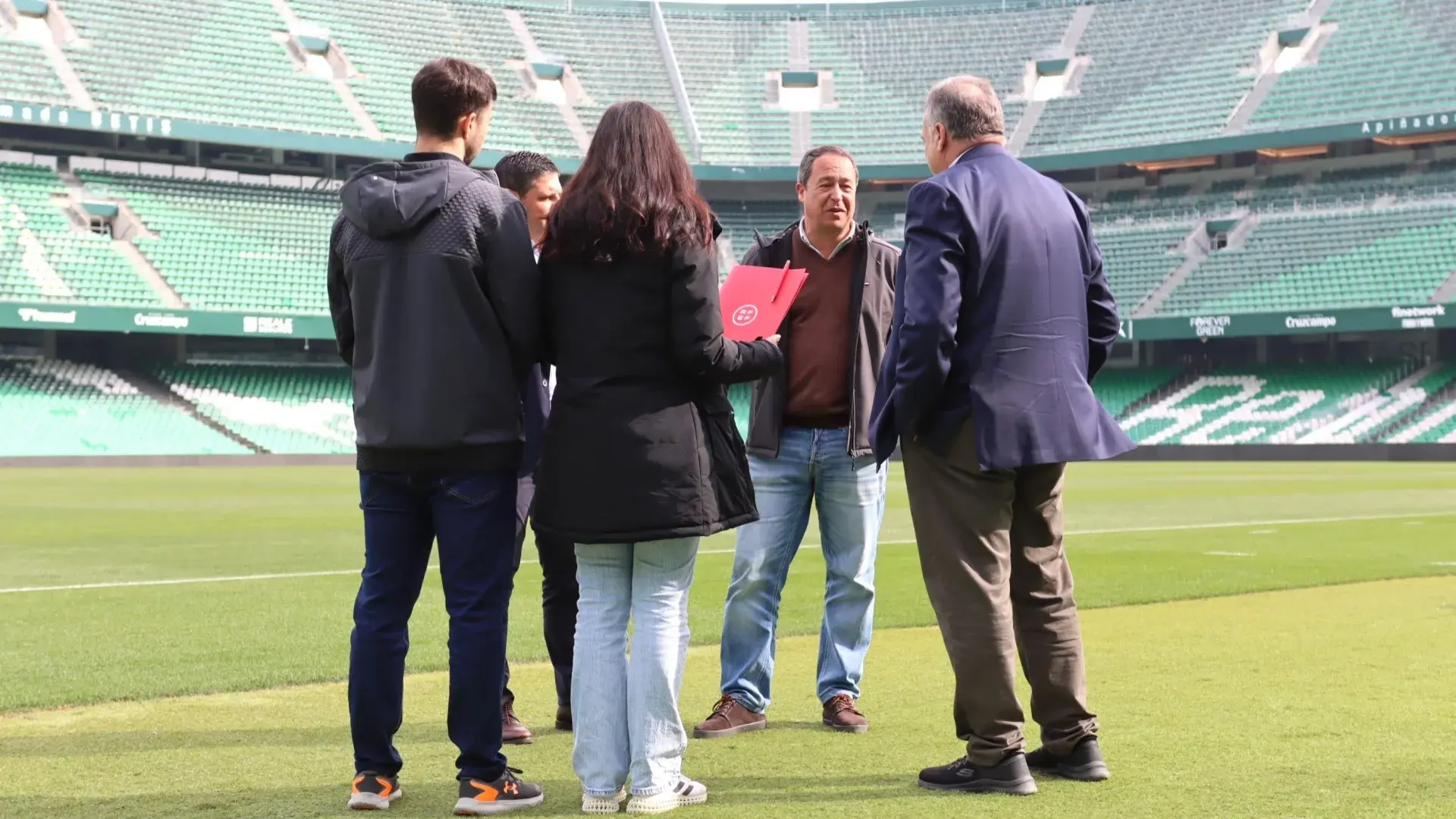 Técnicos de la Real Federación Española de Fútbol visitan las instalaciones del Real Betis