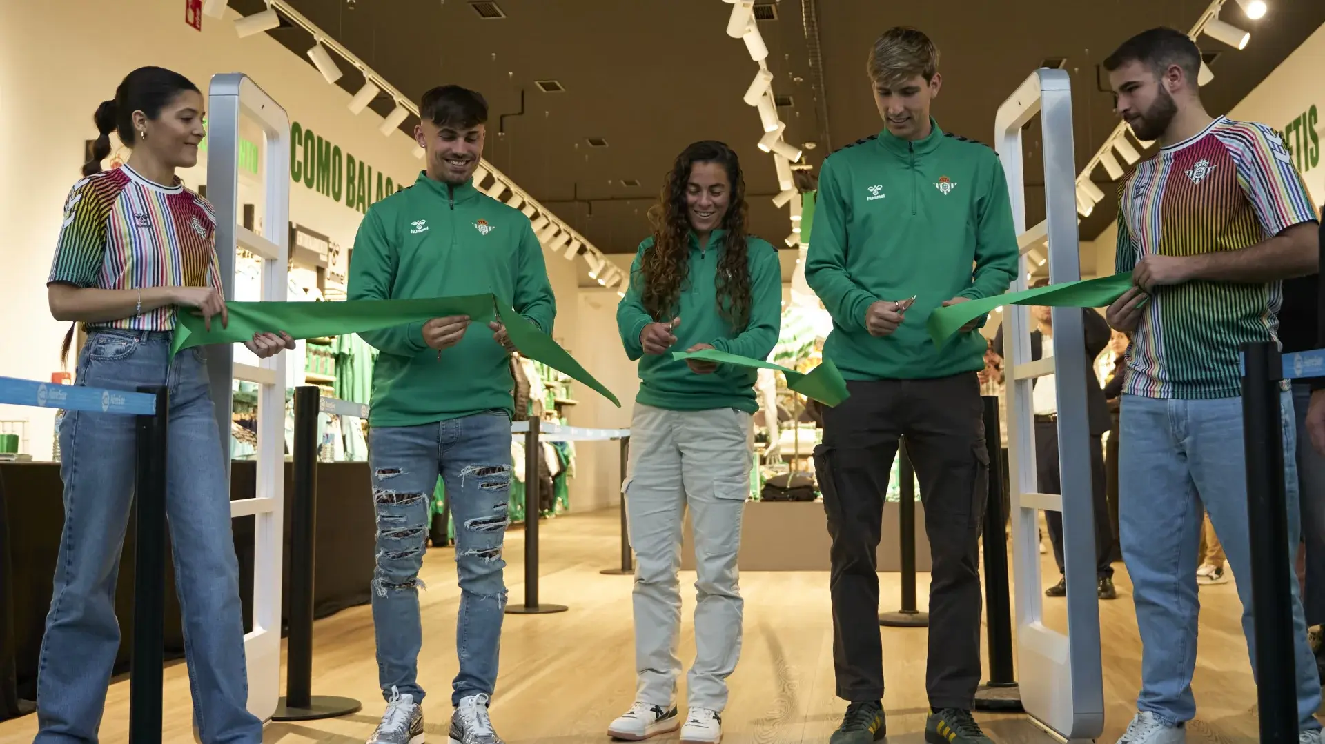 El Real Betis inaugura su nueva tienda oficial en el Centro Comercial AireSur