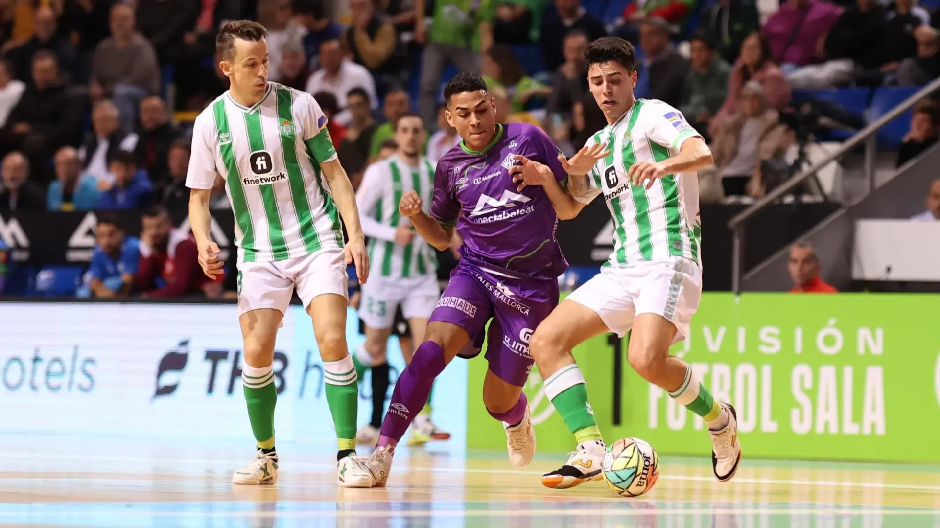 CRÓNICA | Victoria de prestigio del Betis Futsal en Son Moix (2-3)