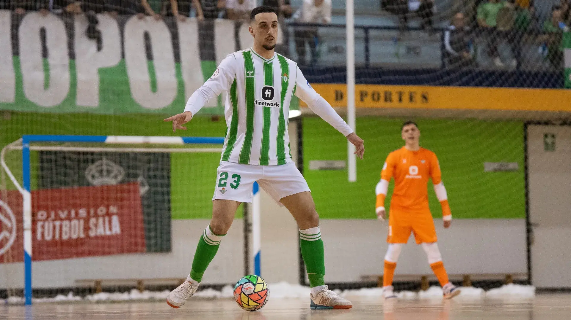 Piqueras renueva hasta 2028 y se marcha cedido a Palma Futsal
