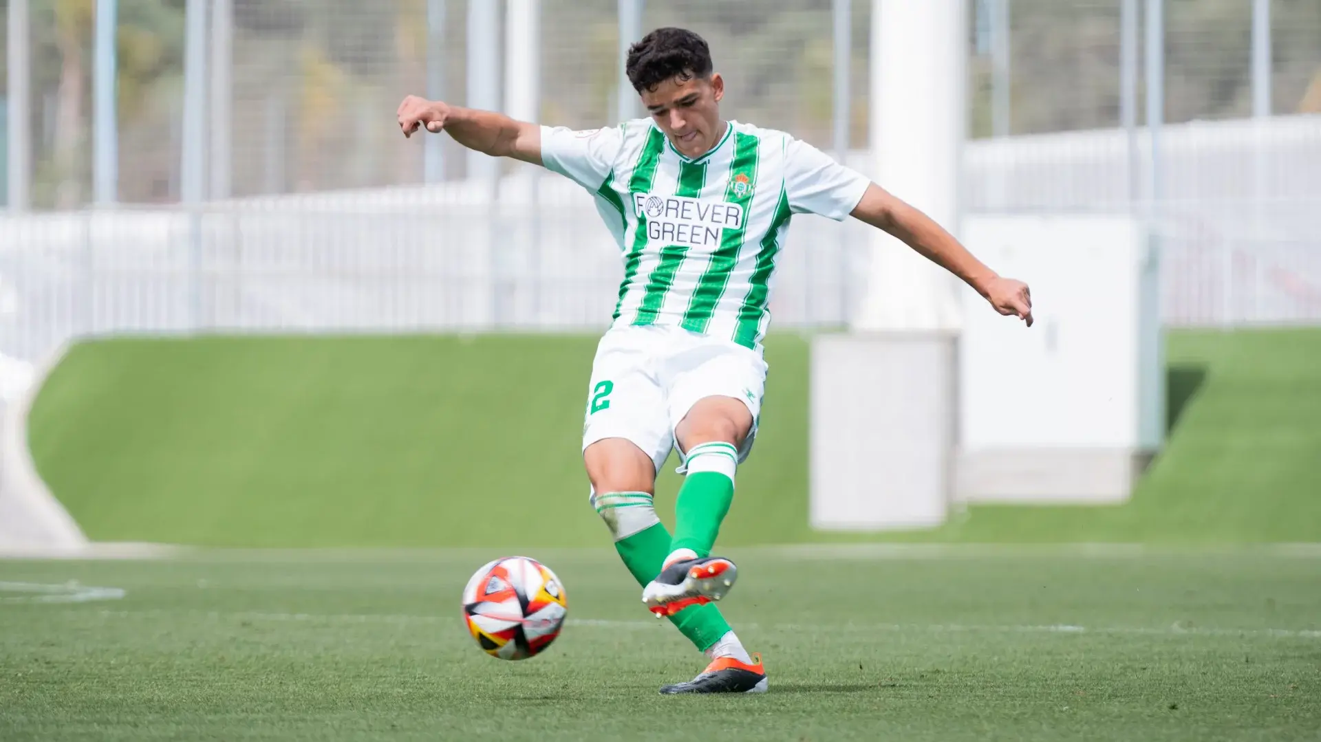 Agustín renueva hasta 2026 y se marcha cedido al Antequera CF