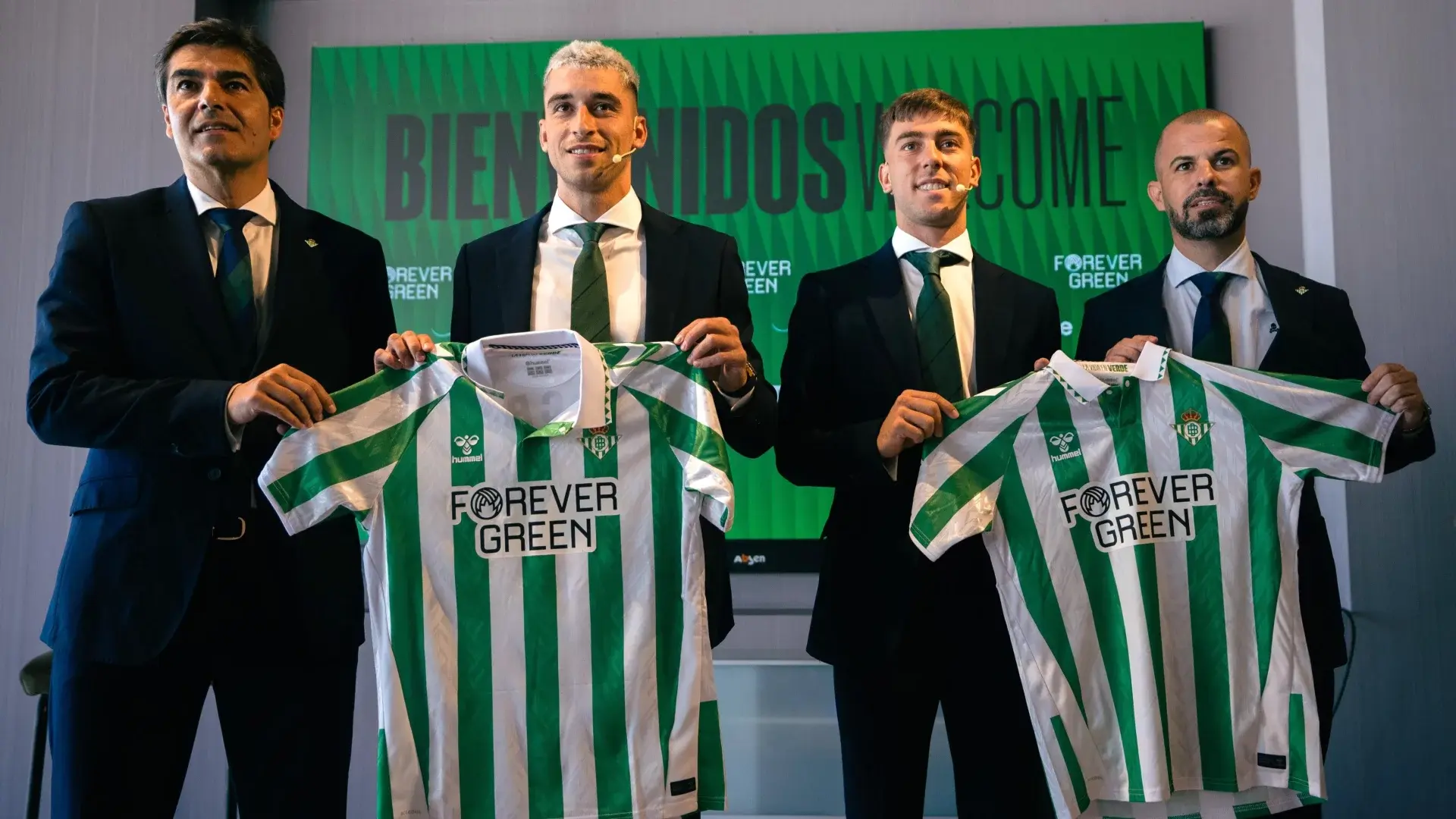 El Real Betis presenta a Marc Roca e Iker Losada