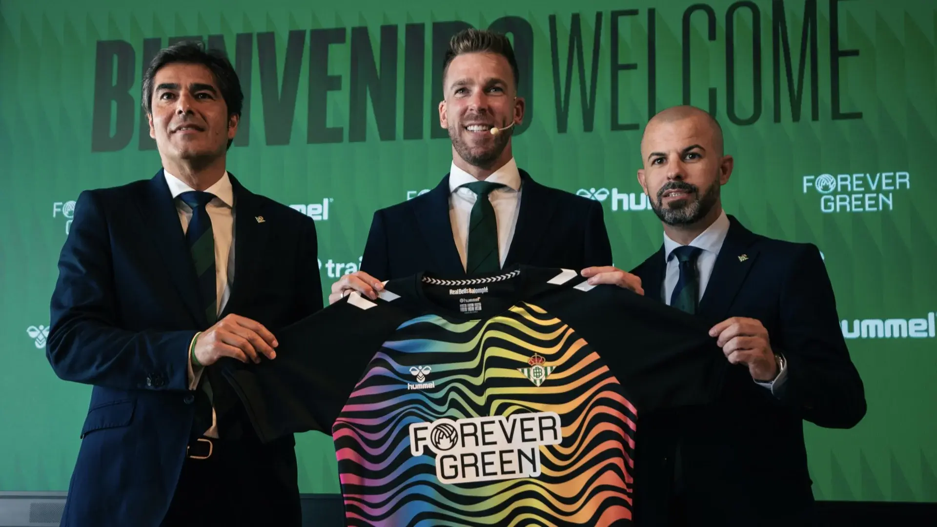 Adrián San Miguel, presentado como nuevo jugador del Real Betis
