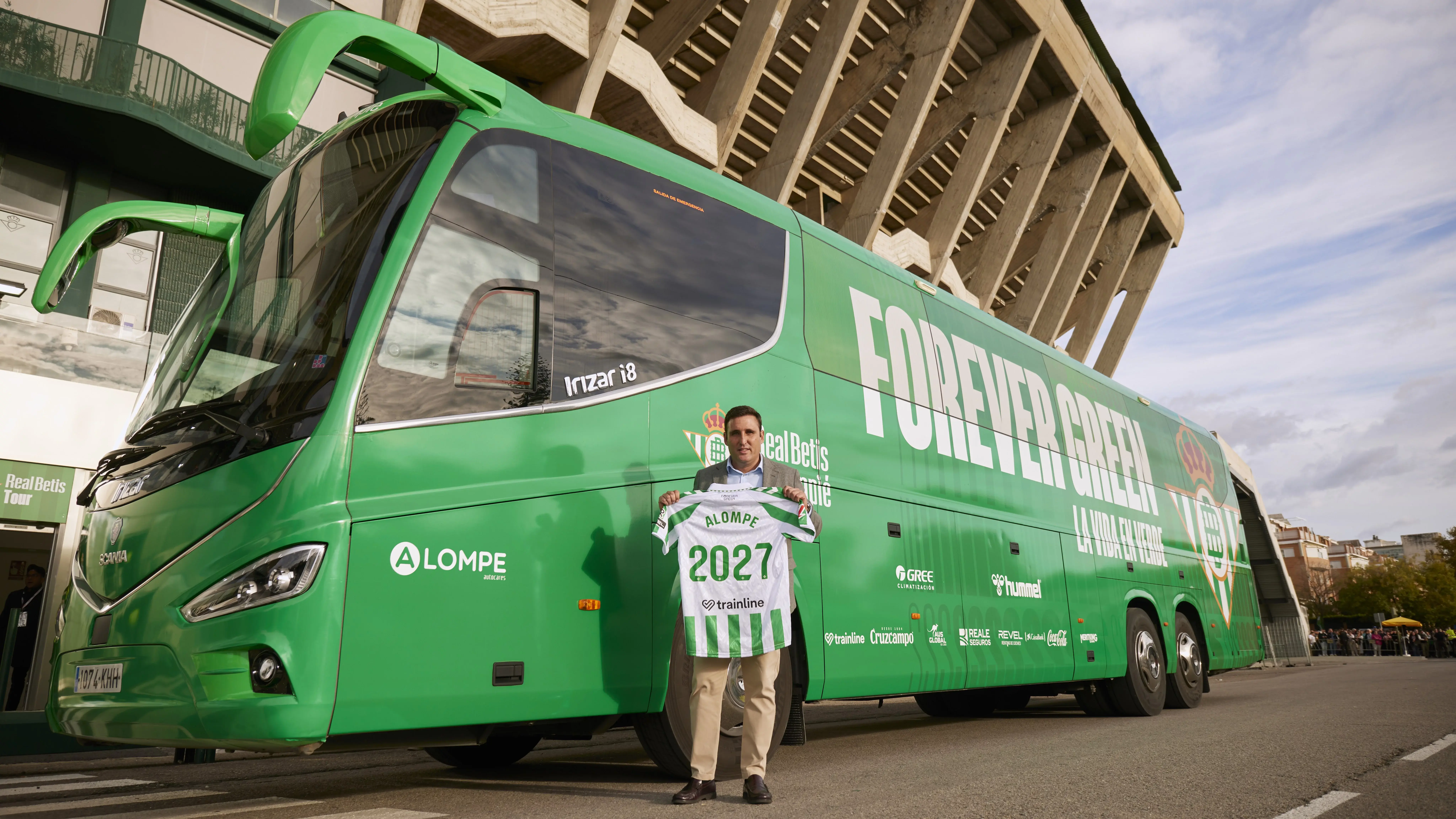 Alompe seguirá prestando servicios de transporte al Real Betis hasta 2027