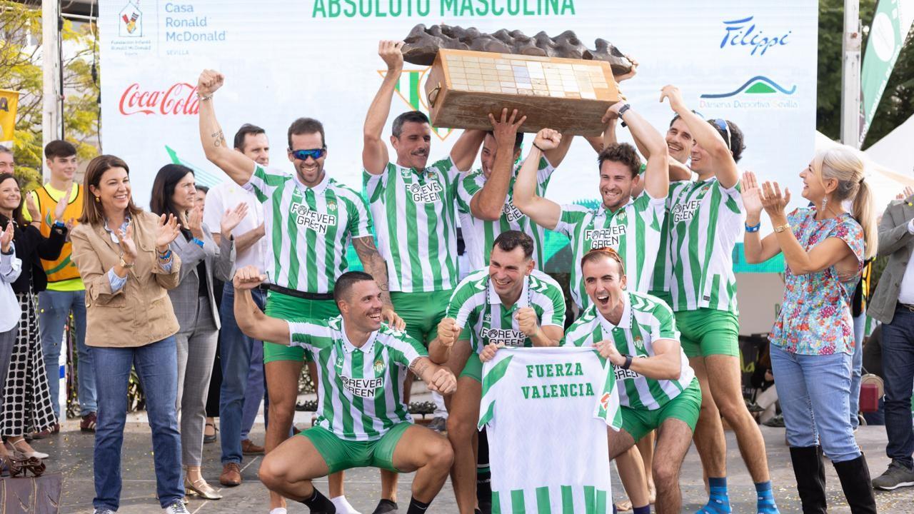 El Real Betis conquista la 58ª Regata Sevilla - Betis en el Guadalquivir
