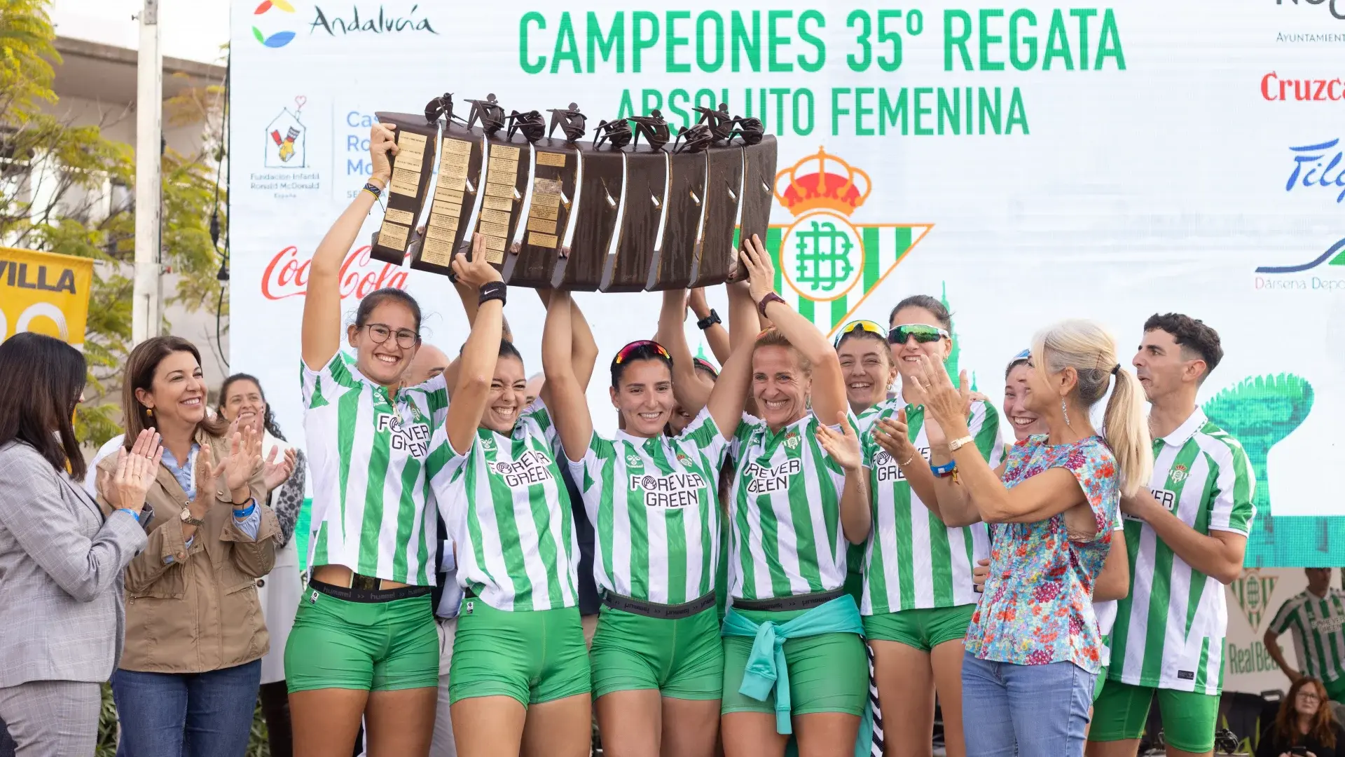 El Real Betis también se impone en la Regata Sevilla - Betis femenina