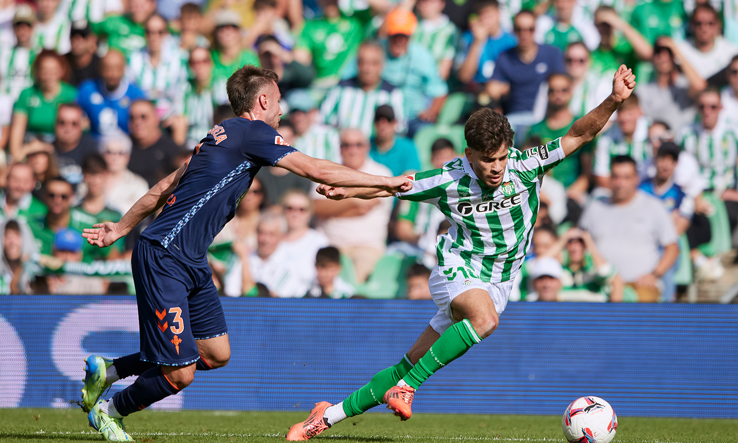 Reparto de puntos en el Benito Villamarín (2-2)