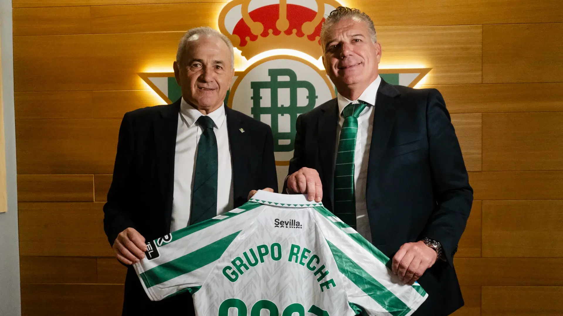 La Fundación Real Betis Balompié y Grupo Reche Fernández renuevan hasta 2027