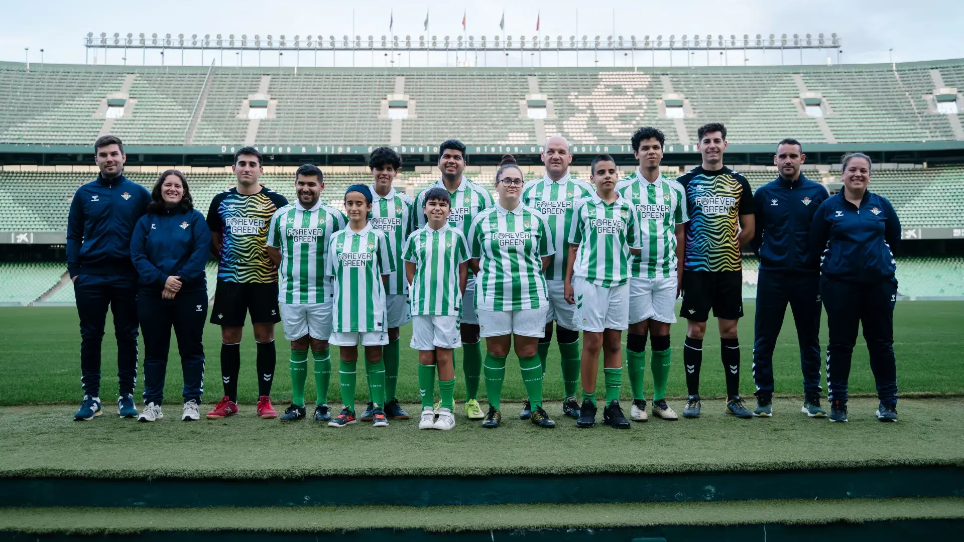 El Real Betis Balompié presenta a su equipo de fútbol para ciegos y personas con discapacidad visual grave 