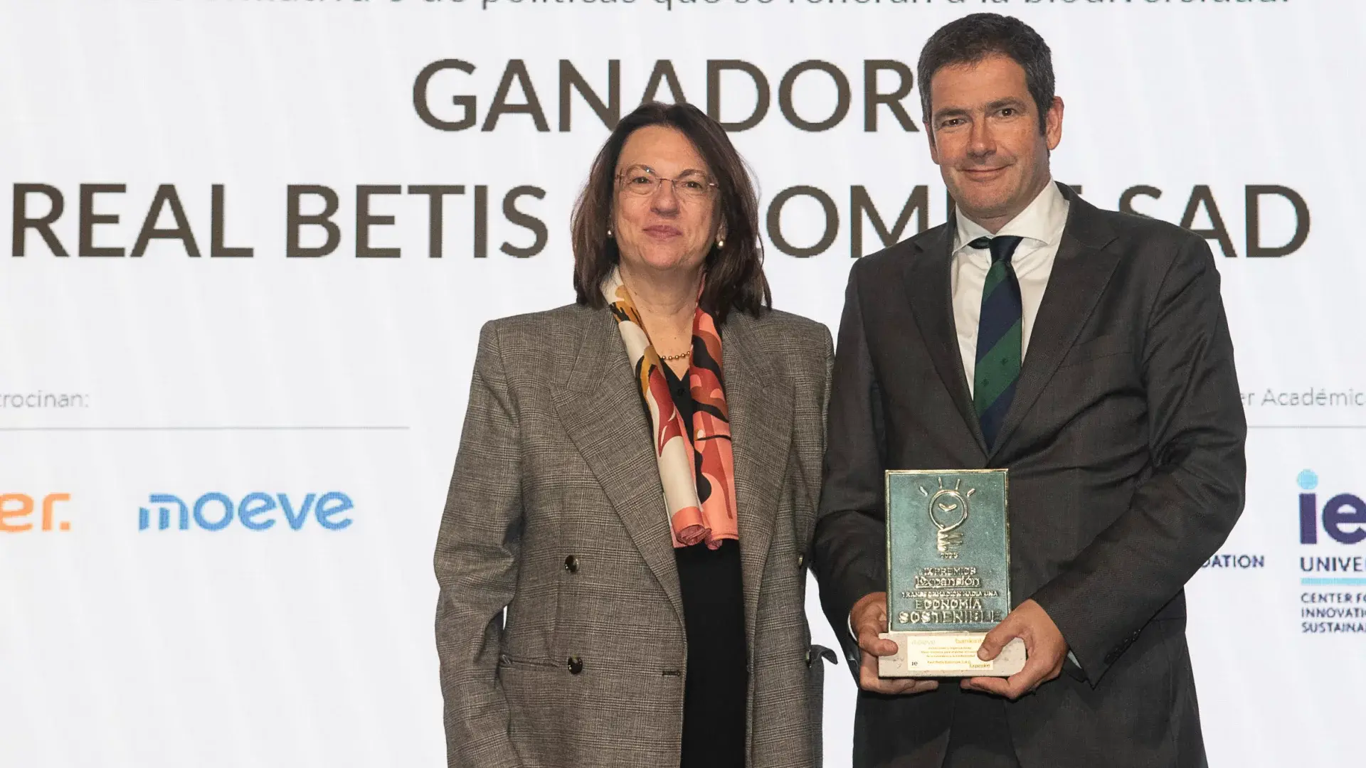 El Real Betis, galardonado en la IX edición de los Premios Transformación hacia una Economía Sostenible del diario EXPANSIÓN