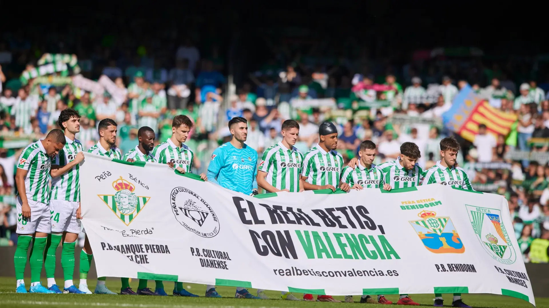 La Fundación Real Betis Balompié destinará la recaudación de la campaña 'El Real Betis, con Valencia' a recuperar la actividad deportiva en centros escolares y deportivos valencianos