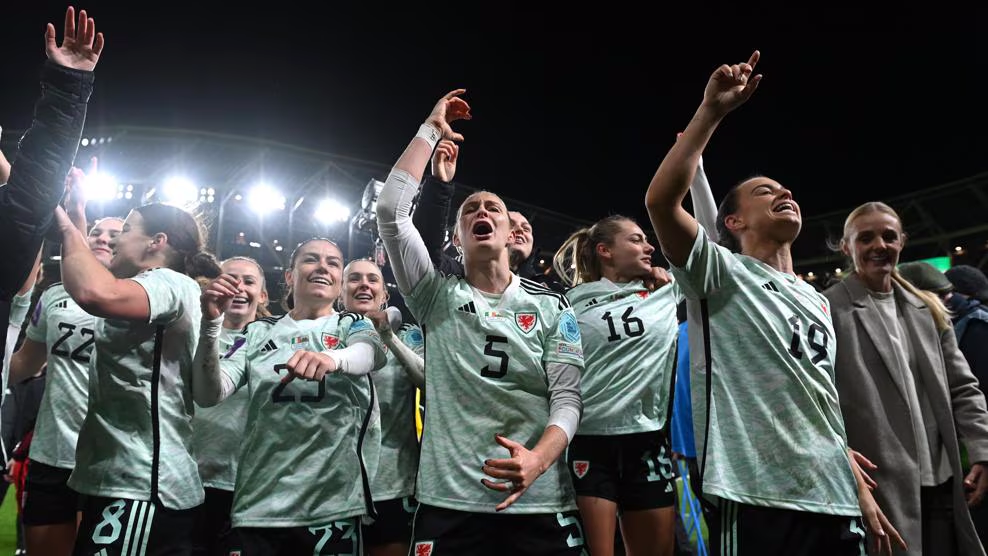 Resumen Internacional: Rhiannon Roberts, Tiffany Cameron y Yasmine Zouhir