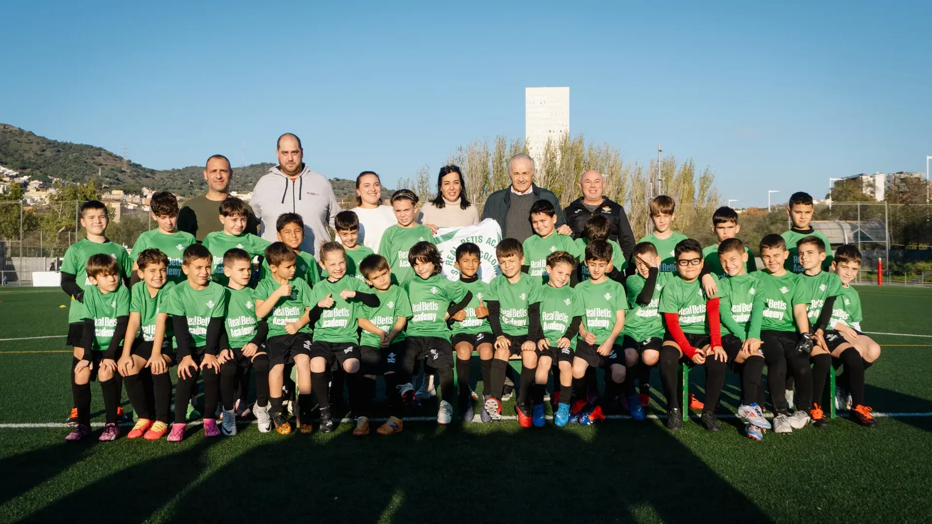 El Real Betis Balompié visitó su Academia de Tecnificación en Santa Coloma de Gramenet