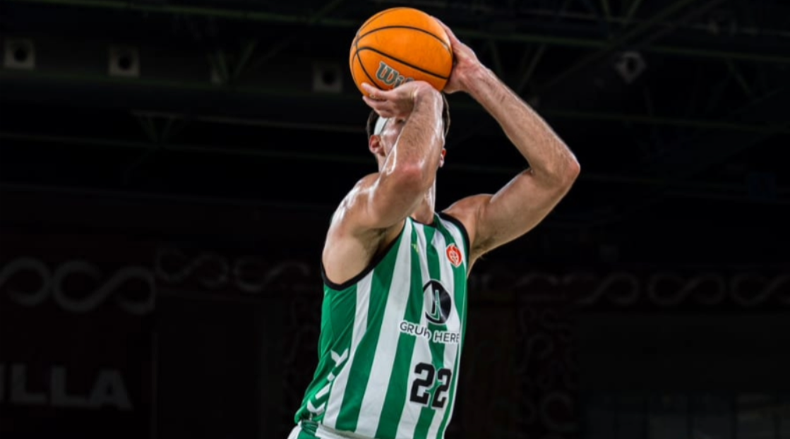 El Real Betis Baloncesto mantiene el invicto como local con una épica remontada