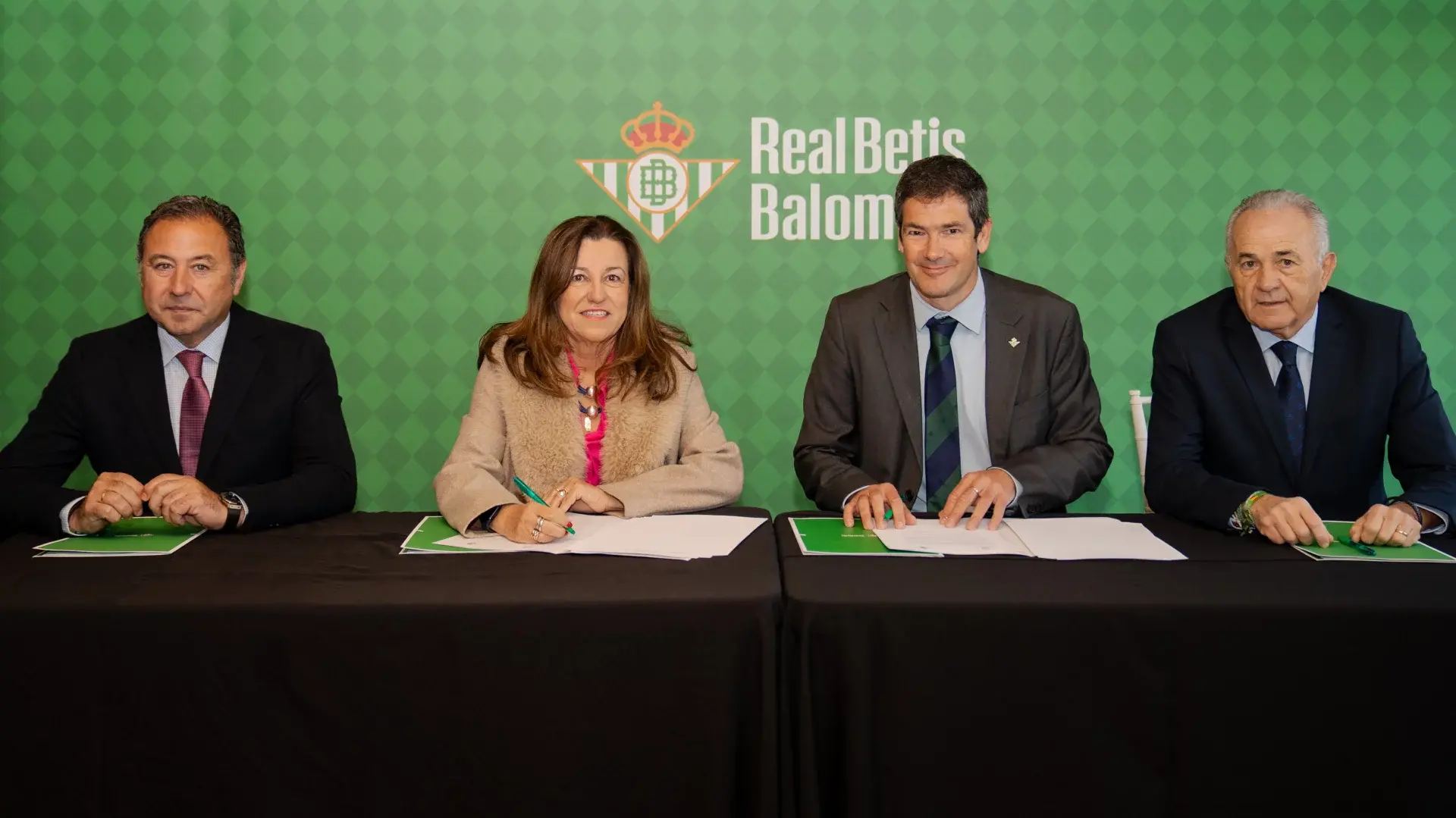 La Junta y el Real Betis firman un convenio para impulsar la nueva Formación Profesional