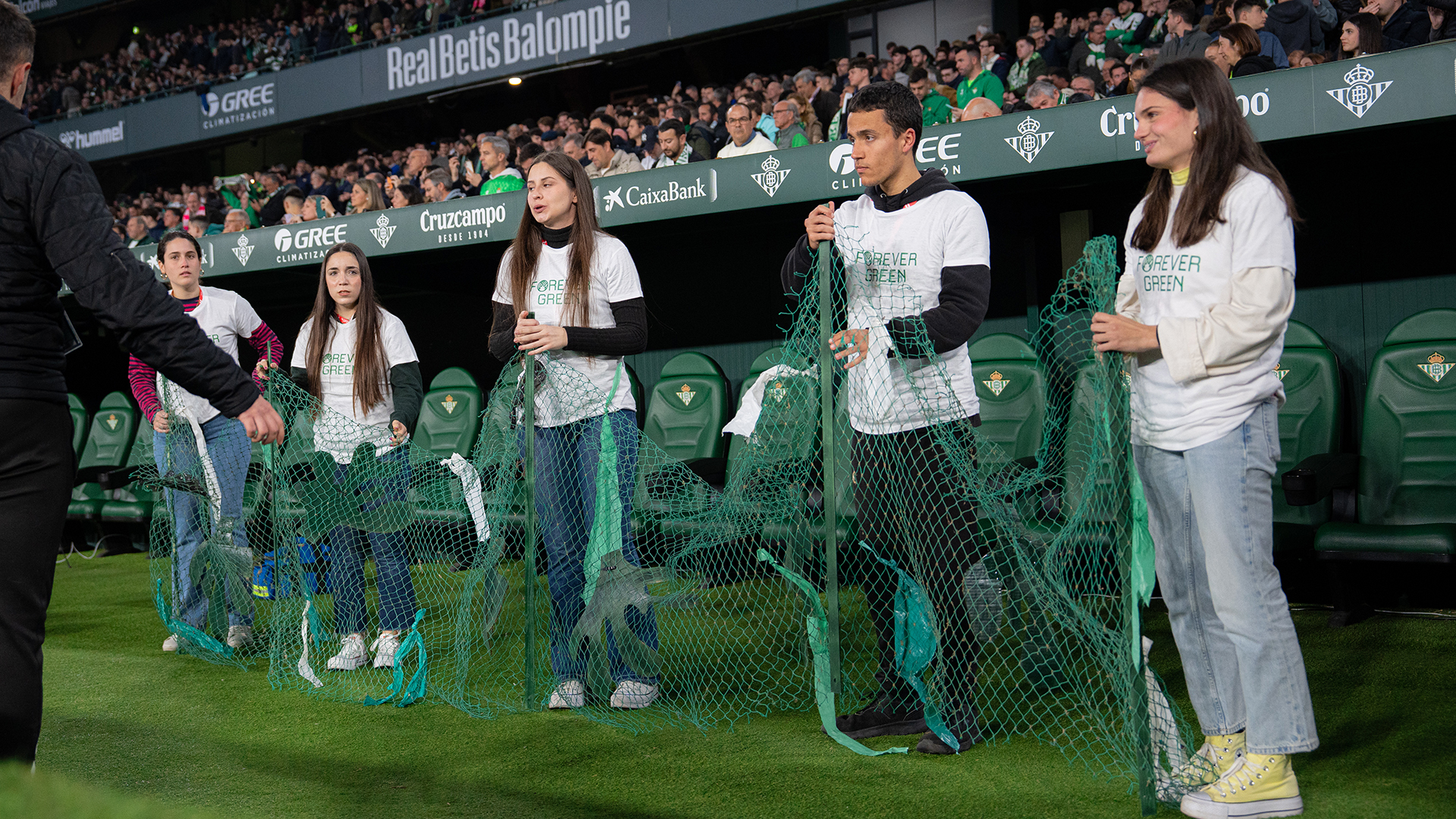 El Real Betis Balompié recogerá 3.000 kilos de plásticos de los océanos gracias a los 3 goles anotados en su partido Forever Green