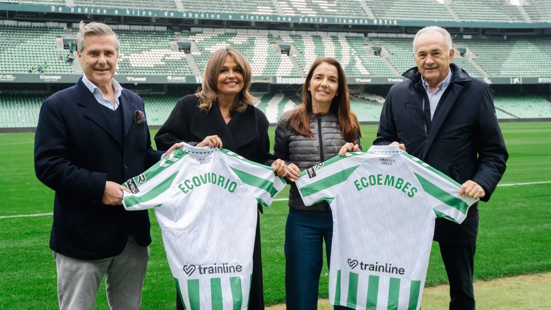 El Real Betis, Ecoembes y Ecovidrio se unen en el marco de Forever Green para impulsar la recogida de residuos en los días de partido a través del proyecto «La afición más verde»