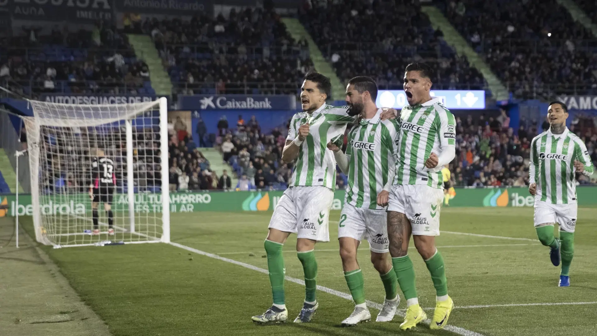 El Real Betis sale victorioso del Coliseum (1-2)