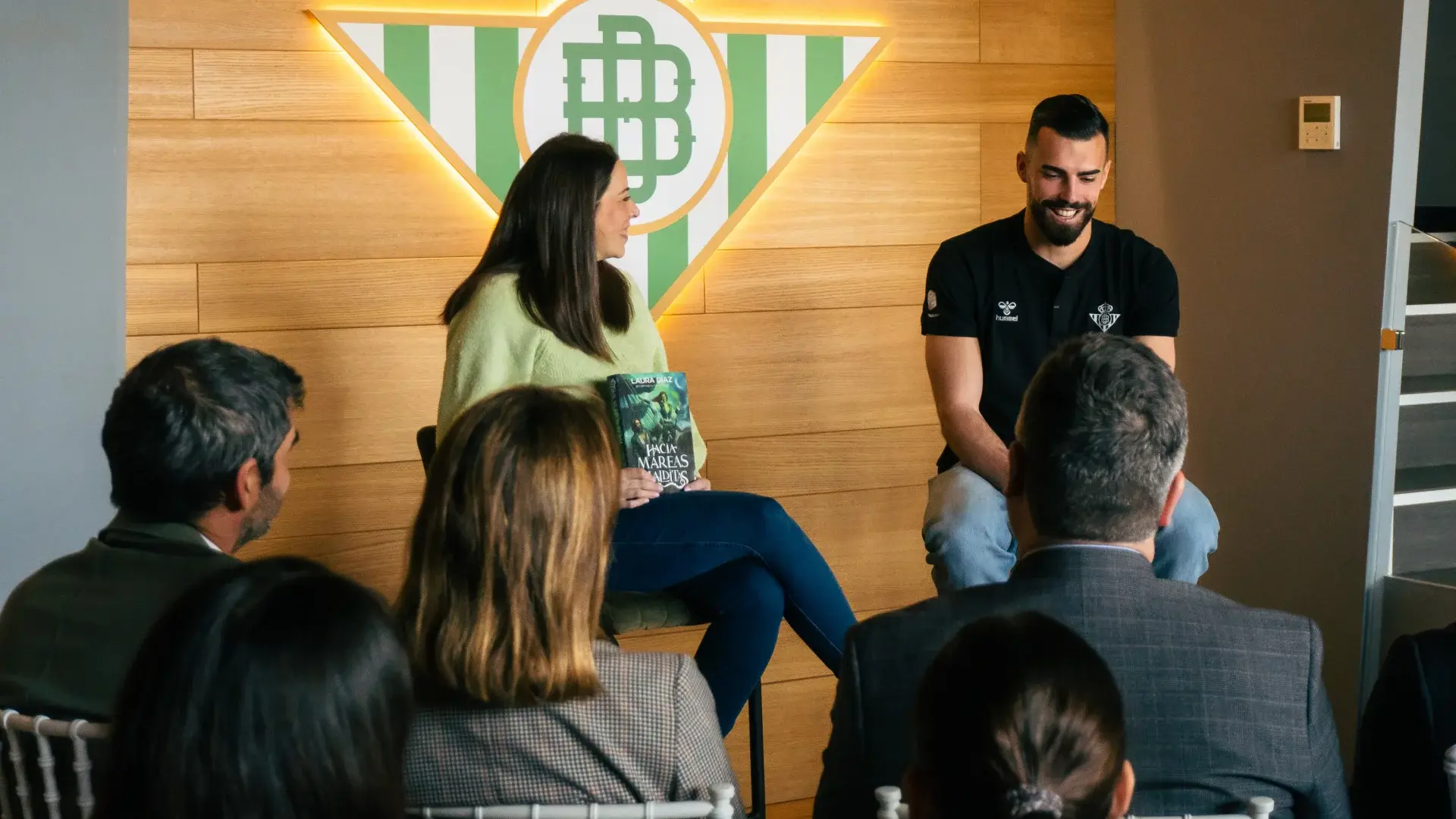Guilherme Fernandes participa en el proyecto 'Cuento con mi equipo' para fomentar la lectura entre la juventud