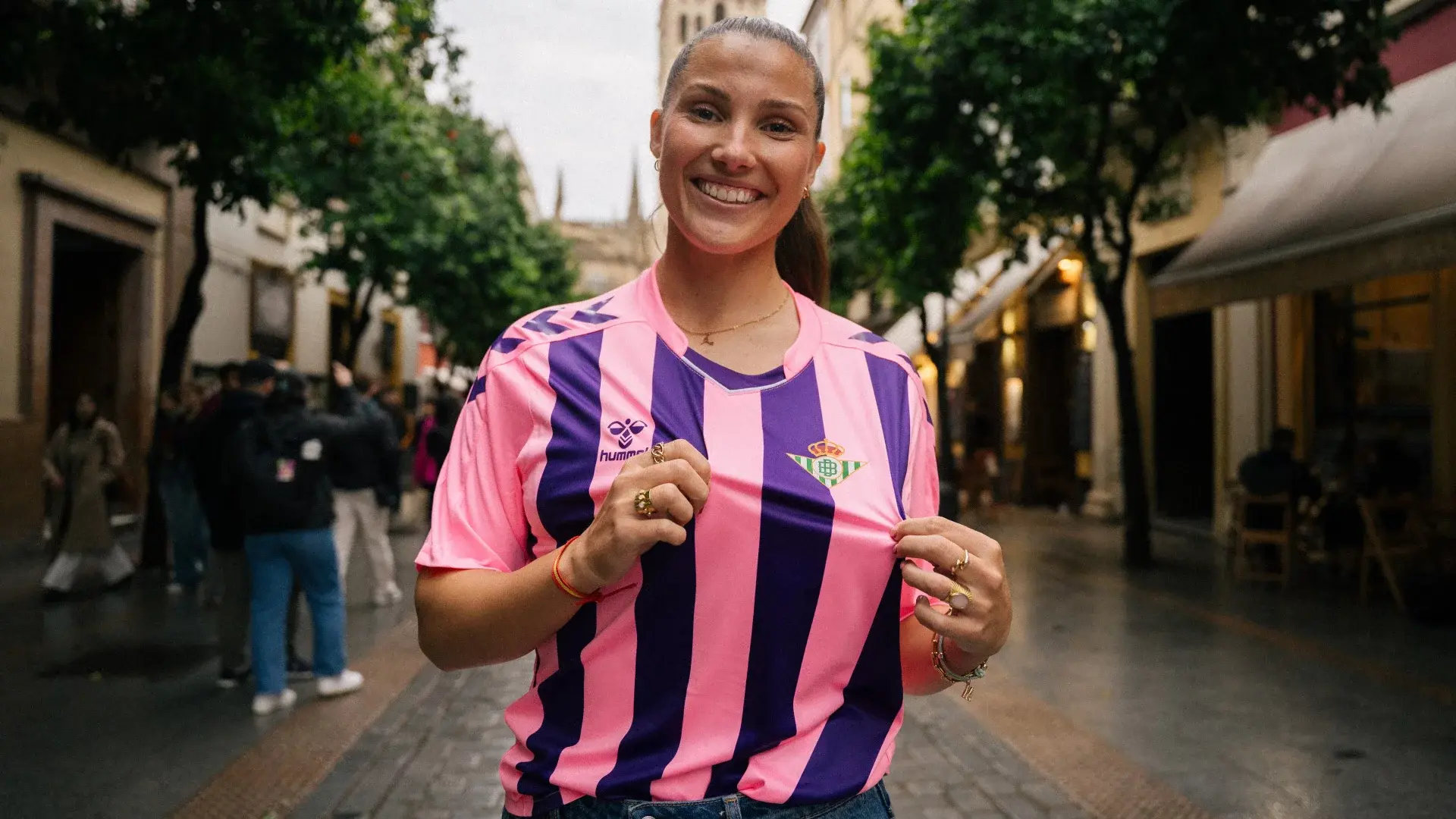 El Real Betis lanza una camiseta especial por la XIII Semana de la Mujer Bética