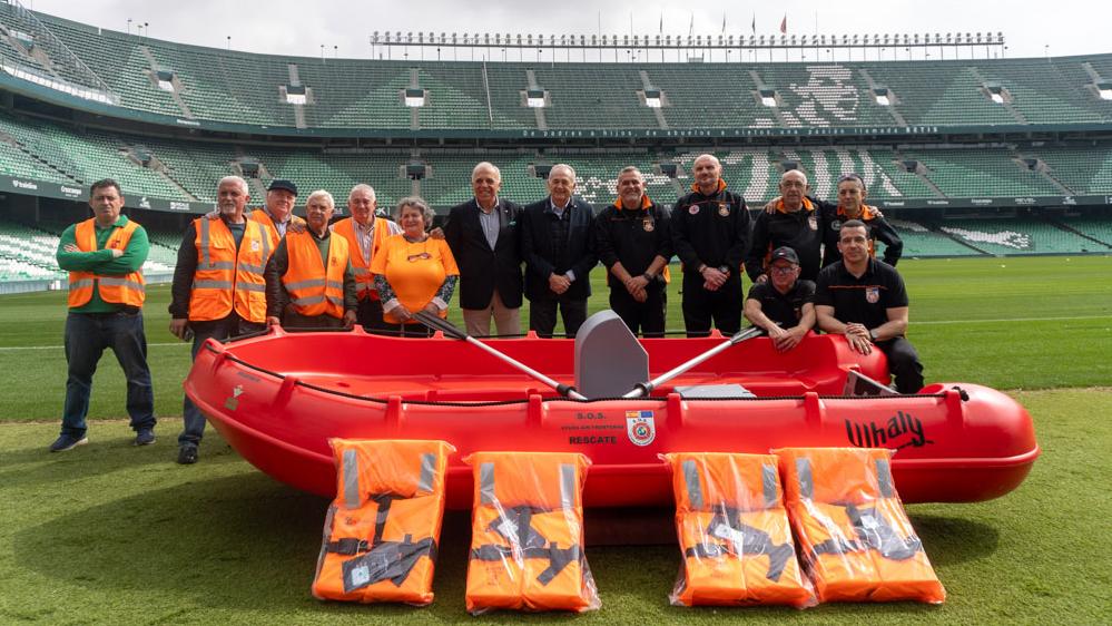 El Real Betis Balompié y su Fundación donan una embarcación a la ONG SOS Ayuda Sin Fronteras